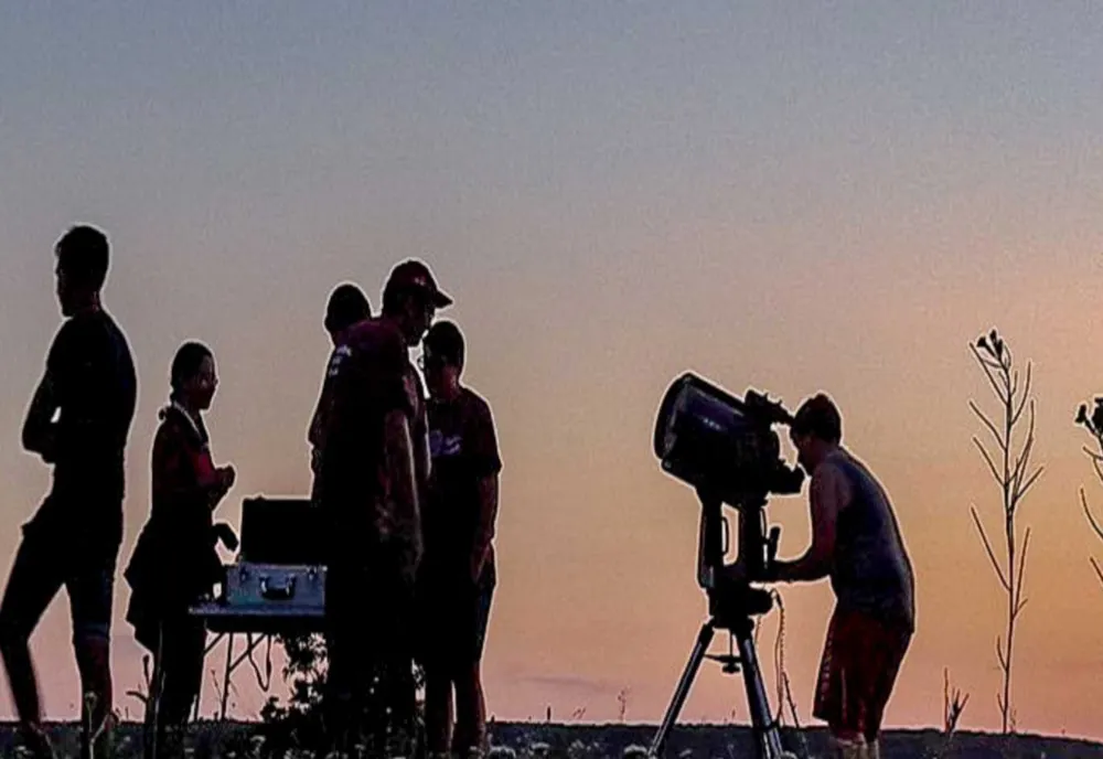 Ziua Internaţională a Astronomiei: observaţii astronomice în stradă 