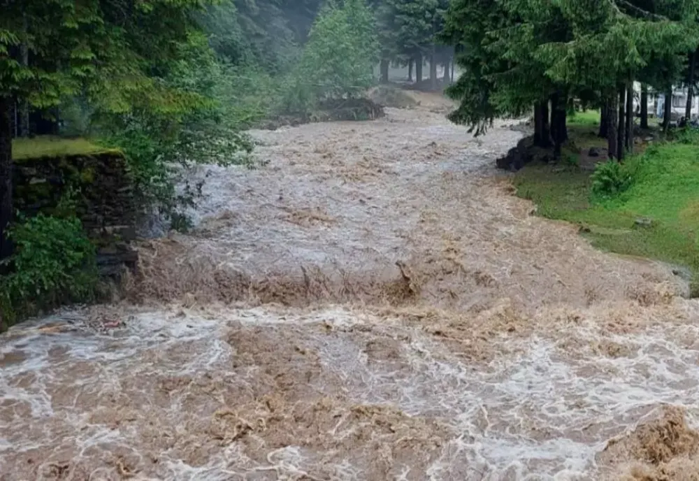 Cod galben de inundaţii pe râuri din 30 de judeţe
