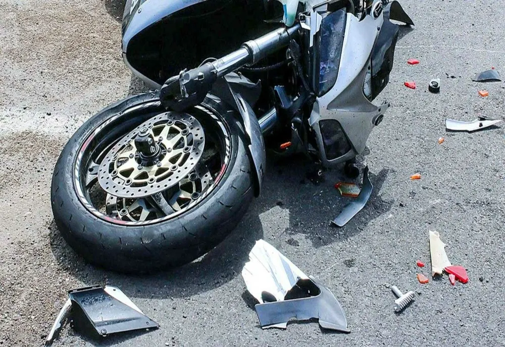 Șicanare în trafic în apropiere de Bârlad! Un motociclist a ajuns la spital
