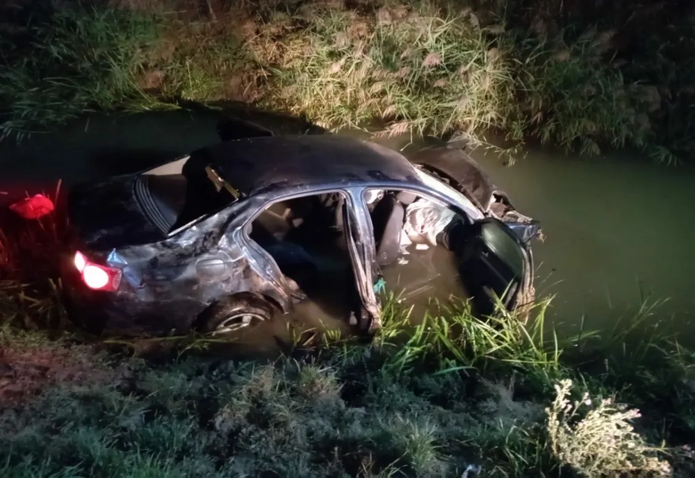 O mașină în care erau cinci persoane a căzut în râul Racova