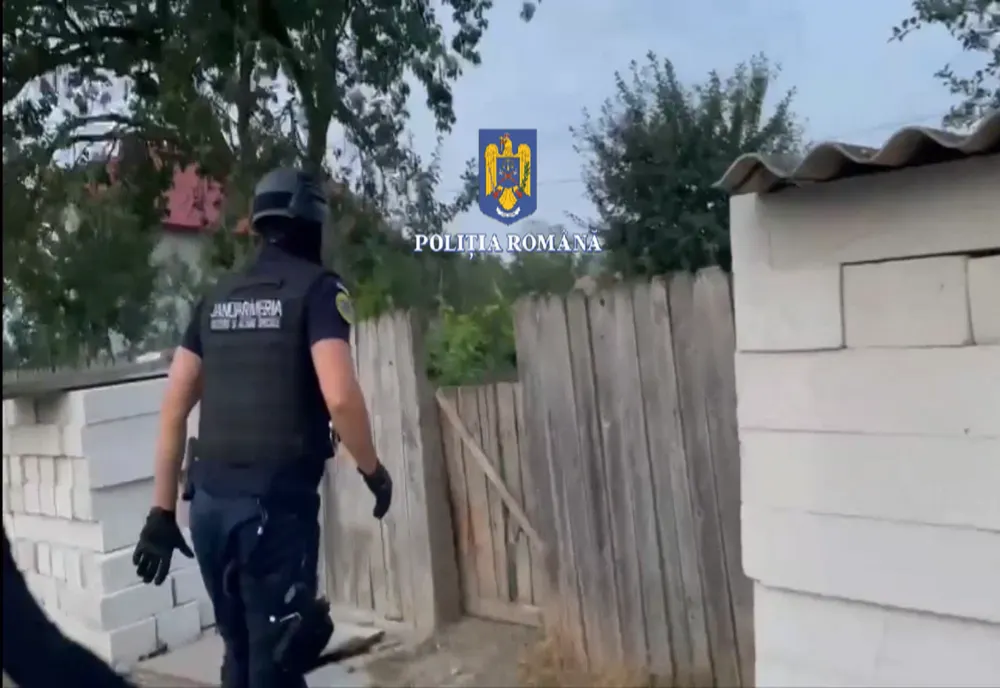 Percheziții la Unțești, la 5 indivizi care au bătut și băgat în spital doi jandarmi - VIDEO