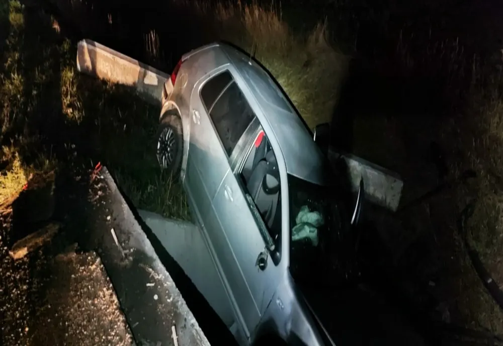 A evitat un pieton și s-a răsturnat cu mașina! Patru persoane au ajuns la spital
