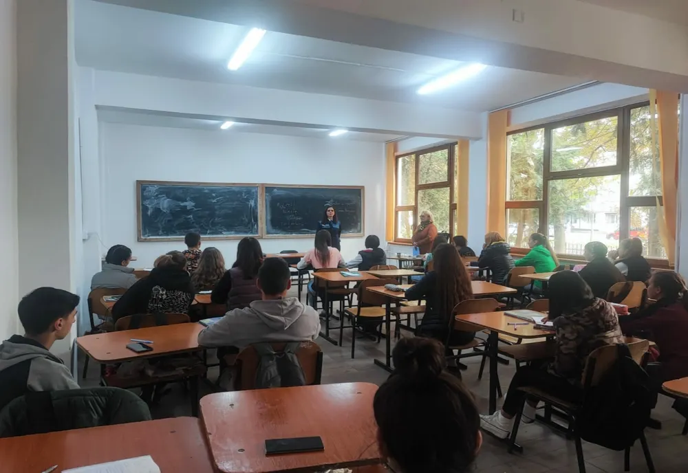 Polițiștii și jandarmii vor merge prin unitățile de învățământ din județul Vaslui, în încercarea de a combate fenomenul absenteismului