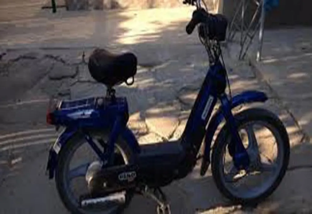 Beat și fără nici un fel de permis de conducere, a pornit la plimbare cu un moped prin Vaslui