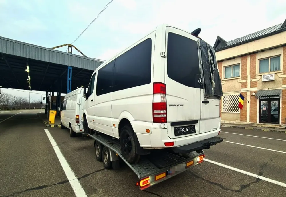 Microbuz căutat de autorităţile din Belgia, oprit la Albița