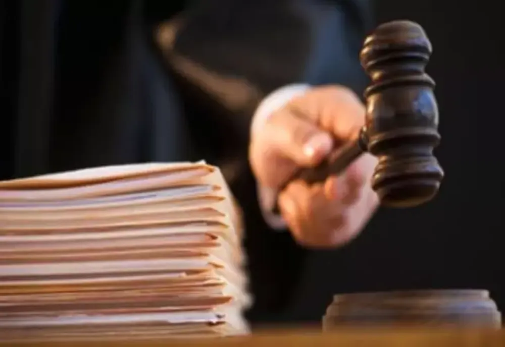 Un minor reținut de polițiști după ce a încercat să tâlhărească un alt minor