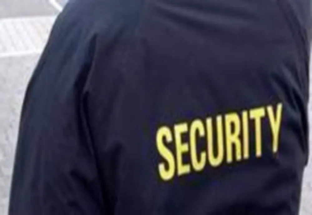 Doi ieșeni care erau agenți de pază fără carte de muncă la un club din Bârlad, au bătut un tânăr. Ei riscă să ajungă în arest