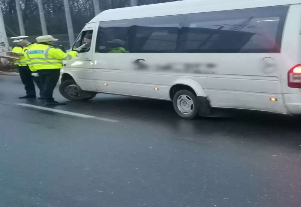 Șofer de microbuz, pe ruta Iași - Ploiești, prins beat la volan de polițiștii vasluieni