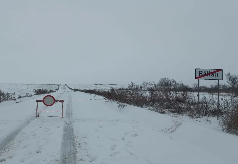 Drum județean care leagă două localități, închis din cauza viscolului 