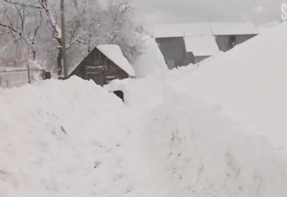 După viscolul puternic urmează temperaturi de -10 grade! Nămeți de doi metri după viscolul de cod portocaliu