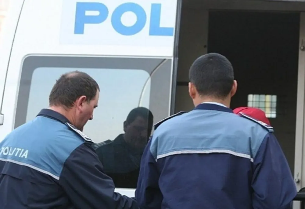 Bârlădean arestat după ce și-a bătut fosta iubită cu picioarele în burtă și i-a provocat tăieturi
