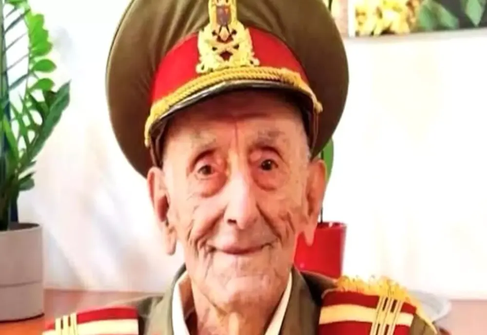 Decorație de Ziua Națională: veteranul Ion Vasile Banu, decorat de președintele Nicușor Dan