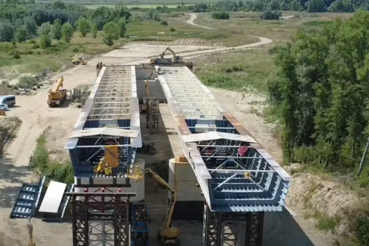 Podul peste Prut de pe Autostrada Unirii a ajuns la 55%. Prima legătură rutieră de autostradă cu Republica Moldova
