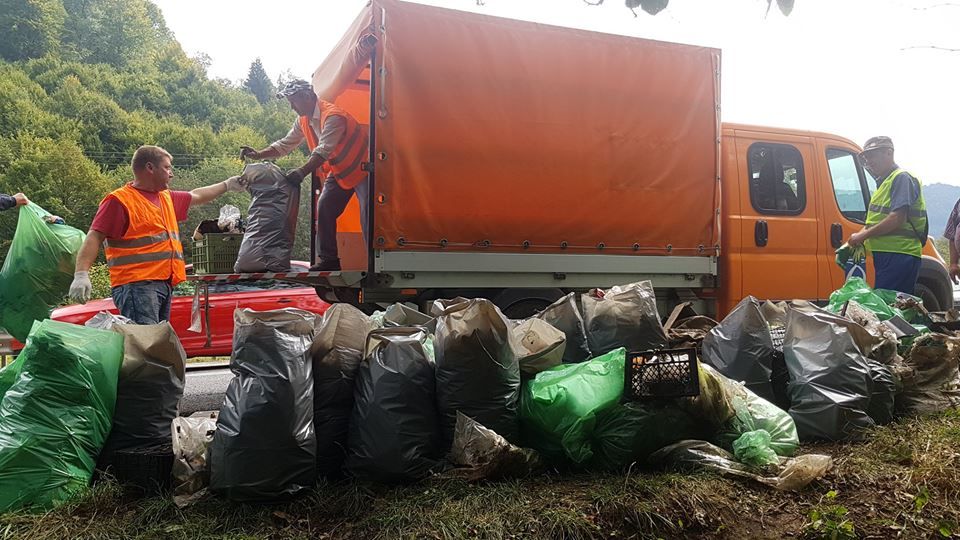 Doi soți din Bârlad, protagoniștii unui accident spectaculos în județul Suceava