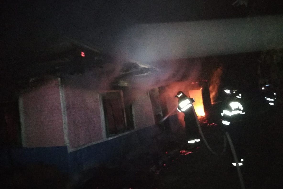 Casă cuprinsă de flăcări la Coroiești