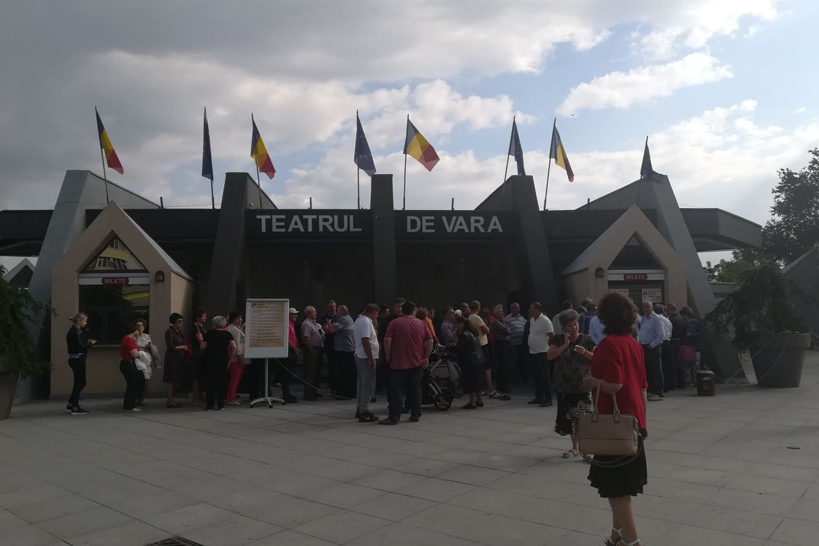 Vaslui: Coadă la cultură