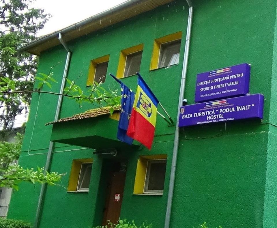 Sute de elevi din județ, beneficiari ai unor tabere sociale