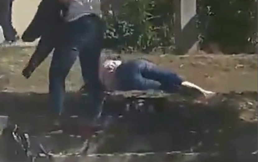 VIDEO. Bătaie între două eleve de la un liceu din județul Vaslui