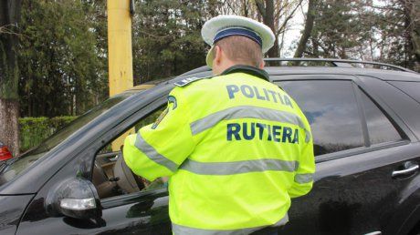 243 de șoferi testați cu alcool-test-ul, 6 permise suspendate și 23 de amenzi