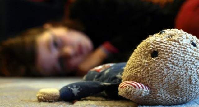 Caz tulburător în Miclești: Nouă copii neglijați, scoși din familie