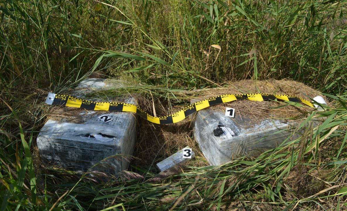 FOTO: Ţigări de contrabandă, descoperite la frontieră