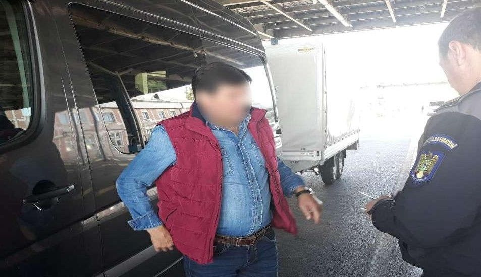 Șofer necorespunzător depistat la controlul de frontieră