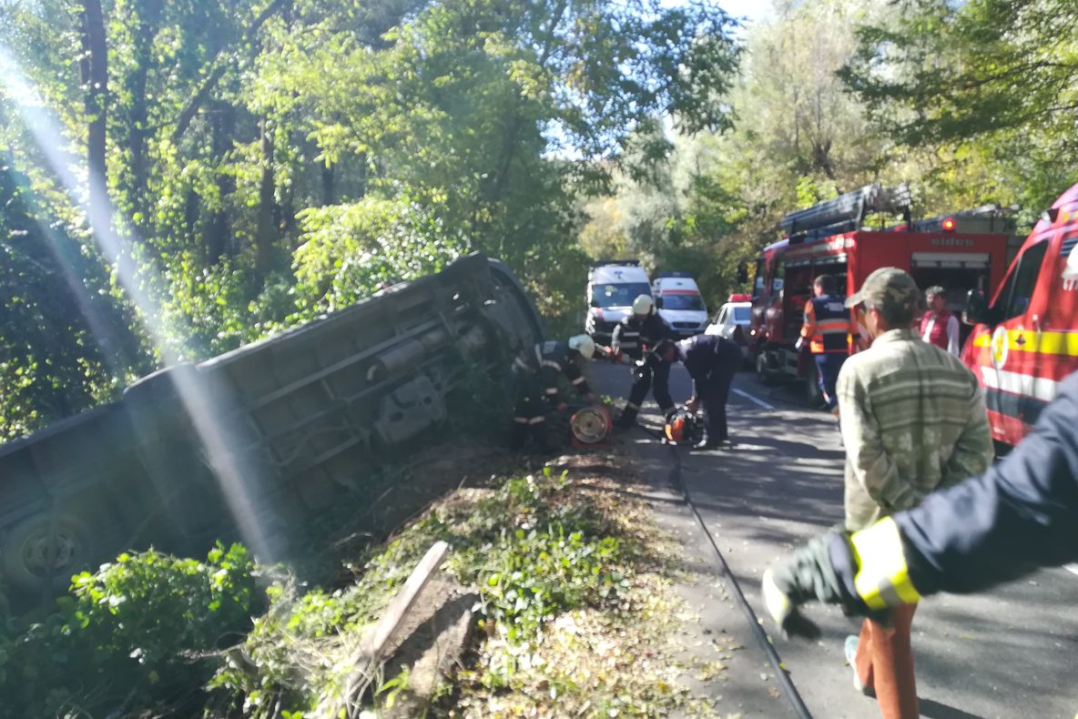 VIDEO: Un microbuz cu pelerini s-a răsturnat la Florești: A fost activat Planul Roșu