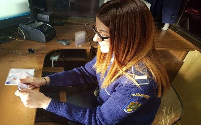 Carte de identitate românească falsă, depistată la Albiţa