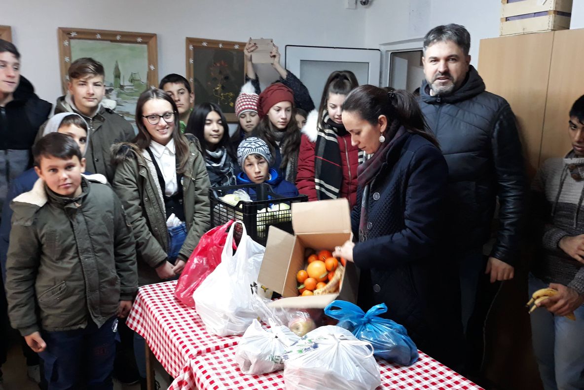 Legume și fructe donate de copiii din Bălteni