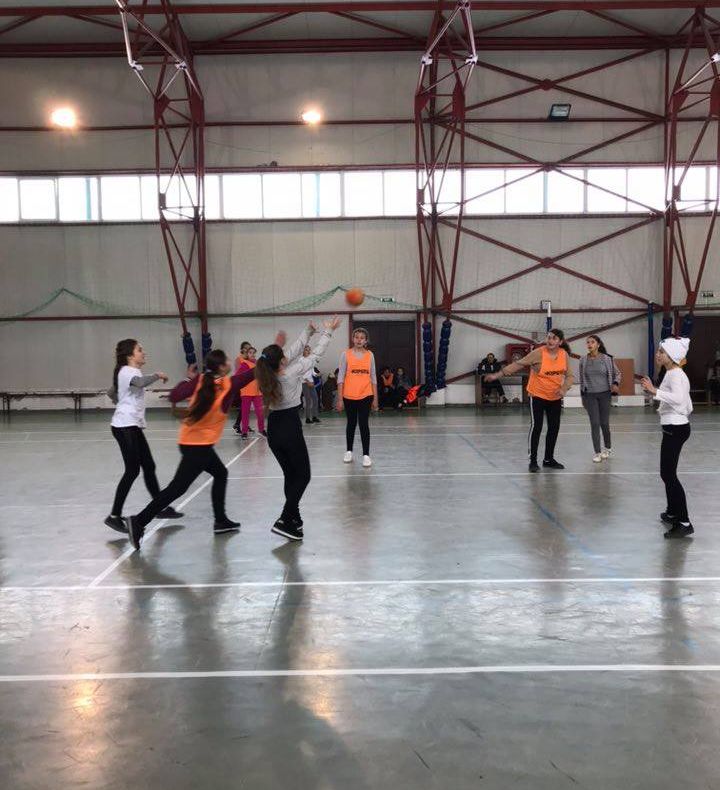 Handbalul în școlile de la sate a ajuns la etapa finală