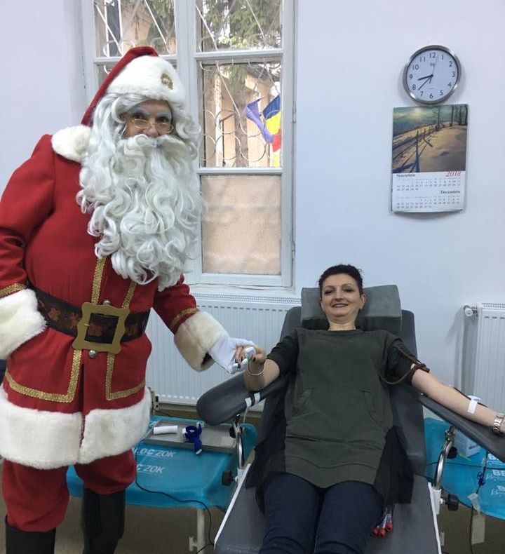 Moș Crăciun a donat sânge