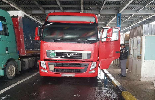 Autocamion radiat din circulație de autoritățile portugheze, descoperit în Vama Albiţa