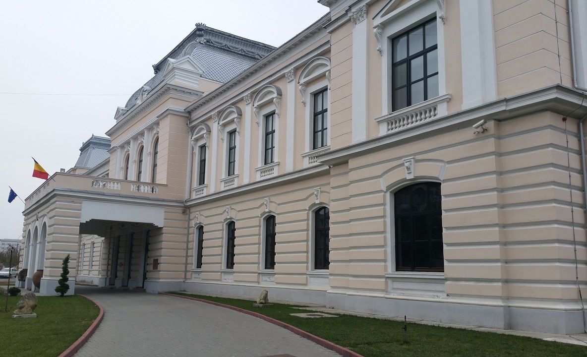 MUZEUL "VASILE PÂRVAN" VĂ INVITĂ SĂ PARTICIPAŢI LA FESTIVITATEA DE PREMIERE A CÂŞTIGĂTORILOR BIENALEI INTERNAŢIONALE DE ARTĂ CONTEMPORANĂ 