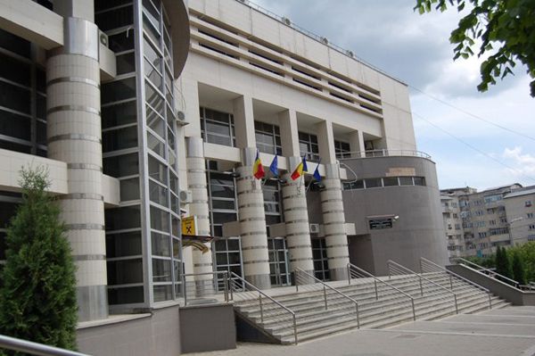 Finanțiștii vasluieni amenință cu greva