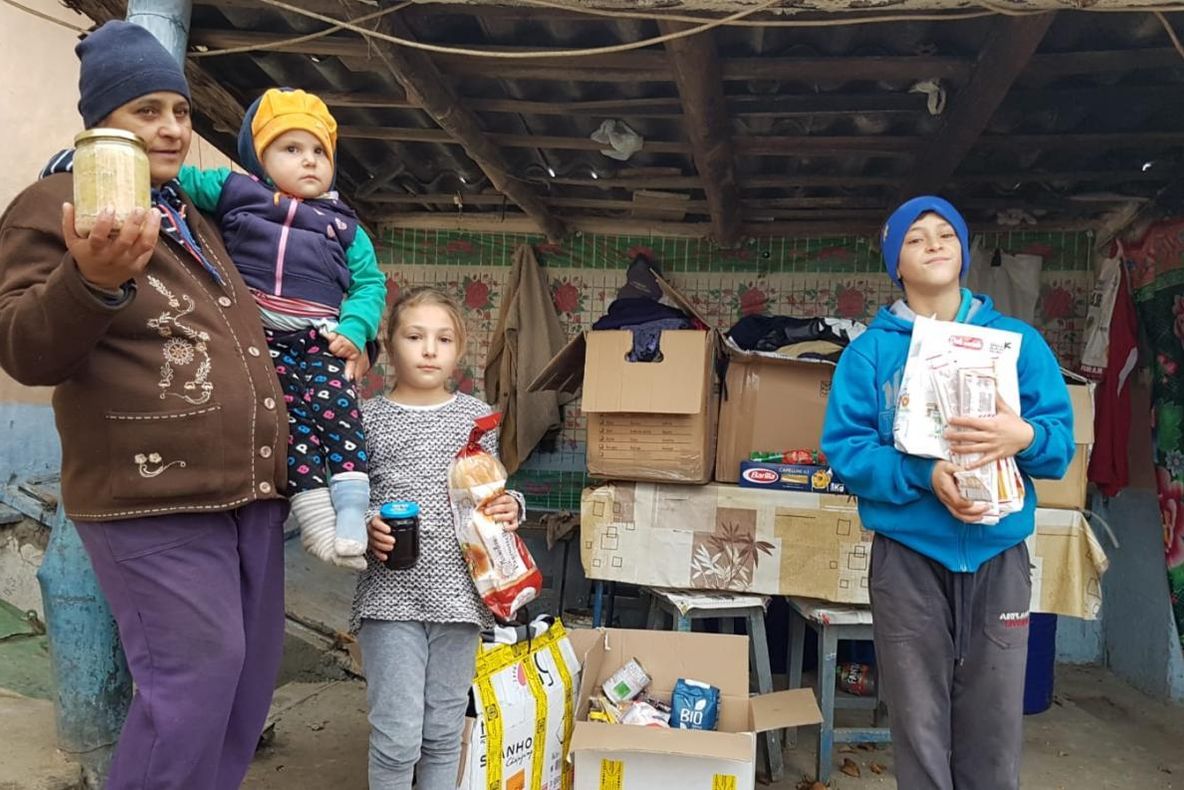 Episcopia Hușilor derulează programul filantropic ”Caravana Dăruirii”