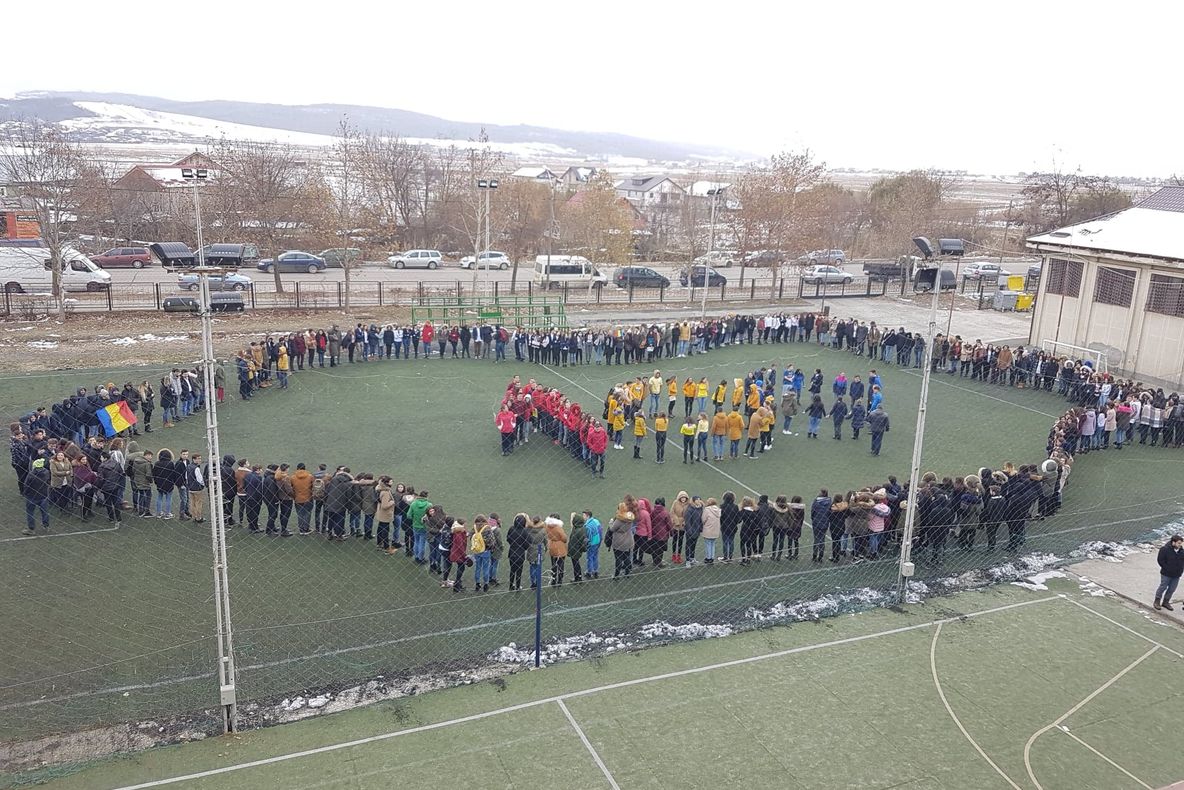 Elevii de la ”Racoviță” au desenat harta umană a României