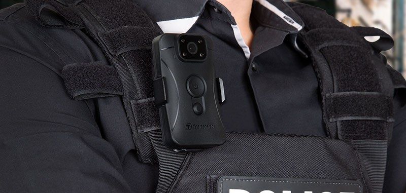 Polițiștii locali din Bârlad, dotați cu „body cam”: discuțiile cu cetățenii vor fi înregistrate
