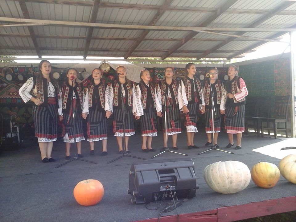 Vălencuțele au cucerit publicul iubitor de folclor