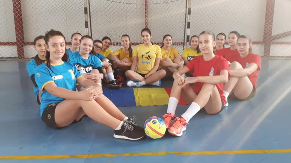 FOTO: Junioarele 3 de la LPS Vaslui au sărbătorit Centenarul pe teren