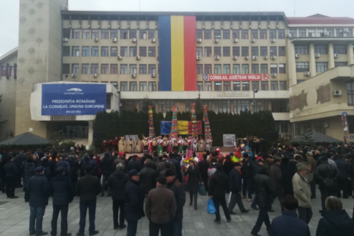 Pesediștii au primit urători în centrul Vasluiului