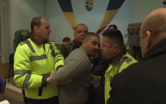 VIDEO. „Cimitirul vesel” s-a mutat la Bârlad: liniștea defuncților, tulburată de muzică