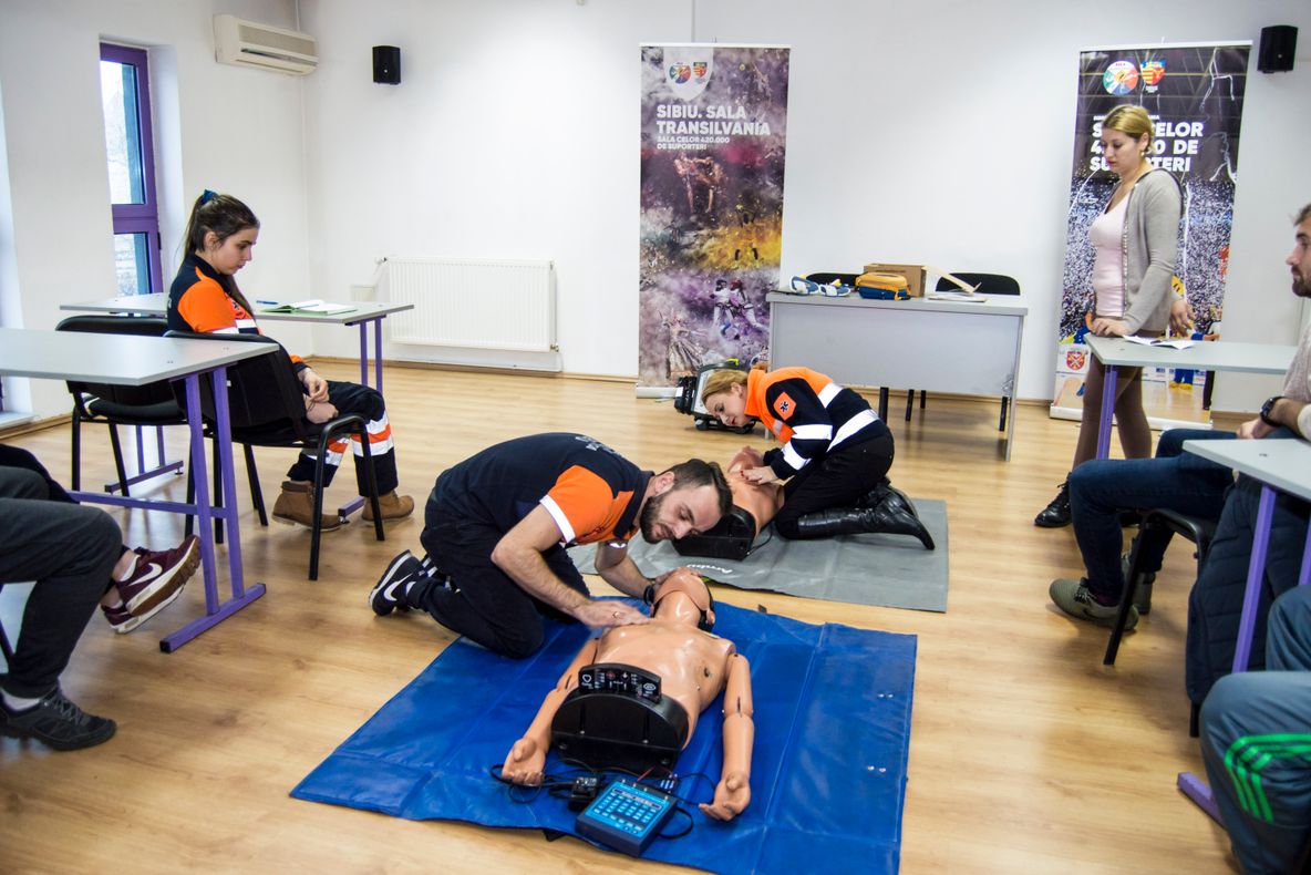 Drapel imens, desfășurat în centrul Vasluiului de Ziua Națională