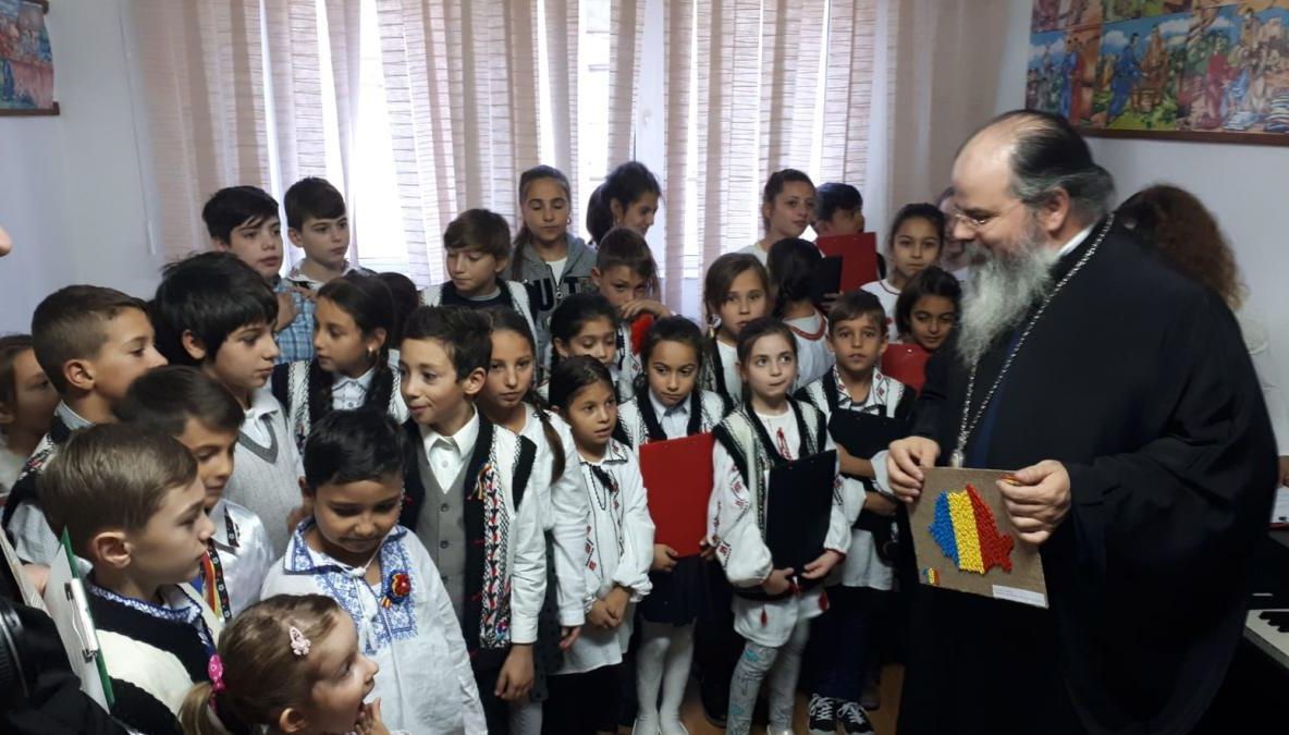 PS Ignatie, în mijlocul copiilor de la Complexul de Servicii Comunitare Bârlad