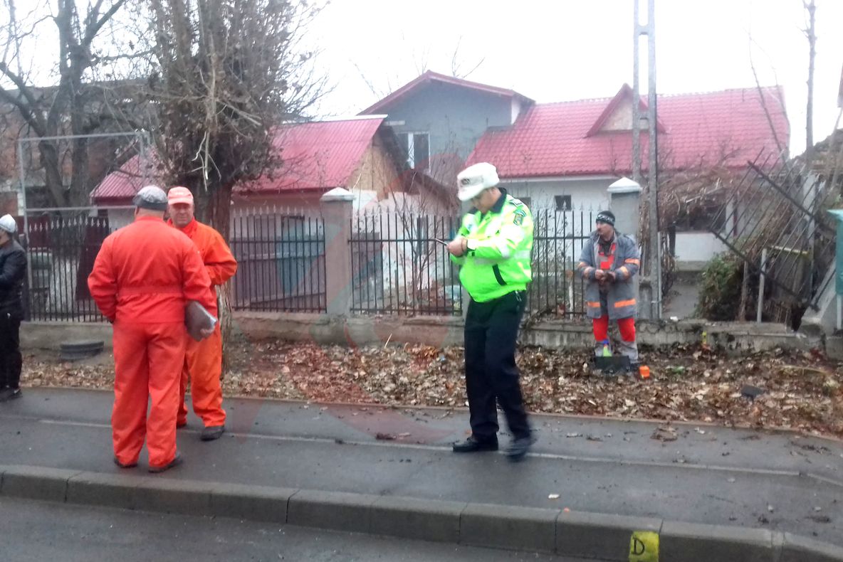 Bârlad: un autoturism a derapat și a rupt o țeavă de gaz - VIDEO