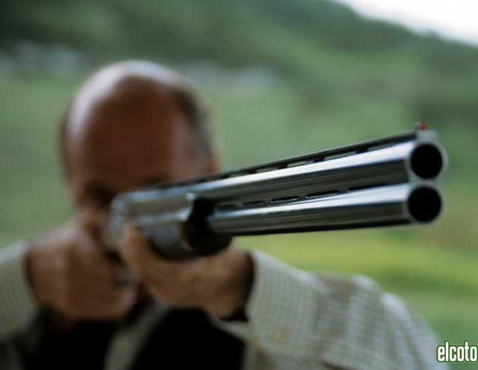 Băgat la zdup după ce a tras cu arma în fața discotecii