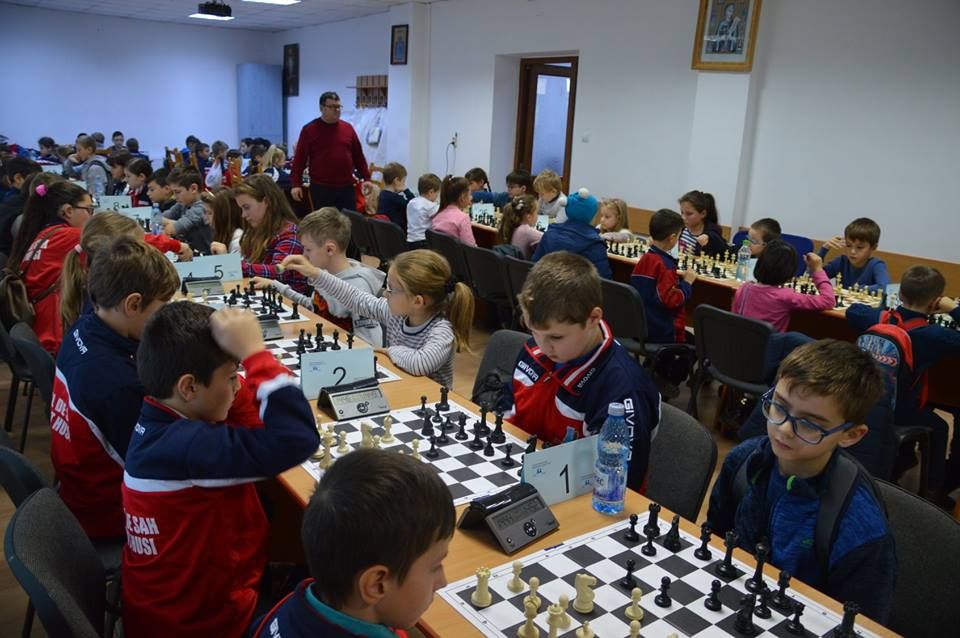 Școala ”Mihail Sadoveanu” Huși și Liceul ”Mihail Kogălniceanu” Vaslui, campioane la șah