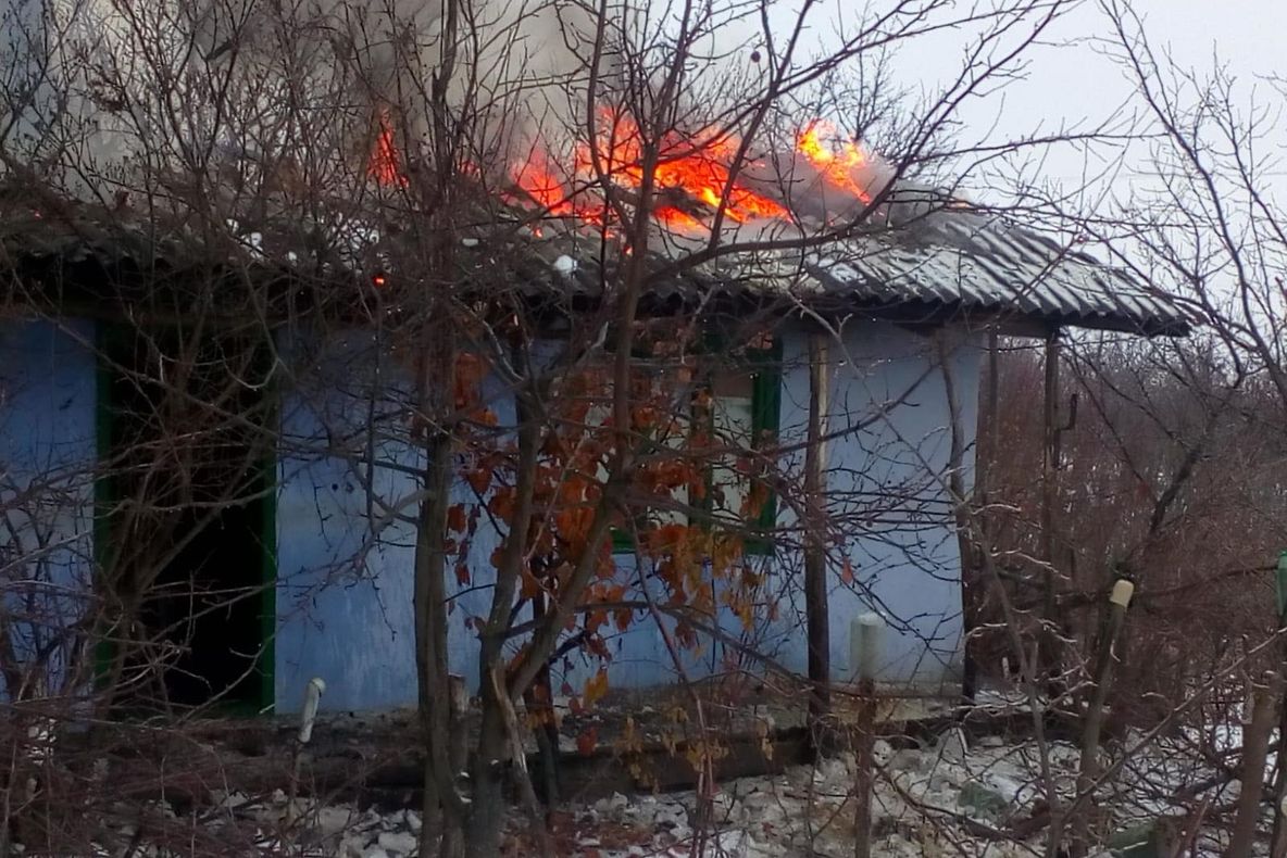 Locuință cuprinsă de flăcări la Pogana