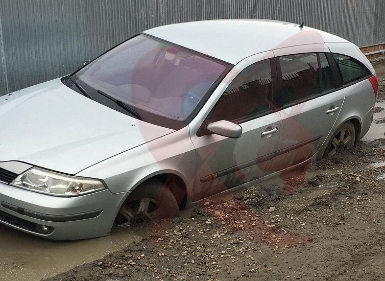 VIDEO. Strada Muncii din Bârlad, capcană pentru un autoturism!