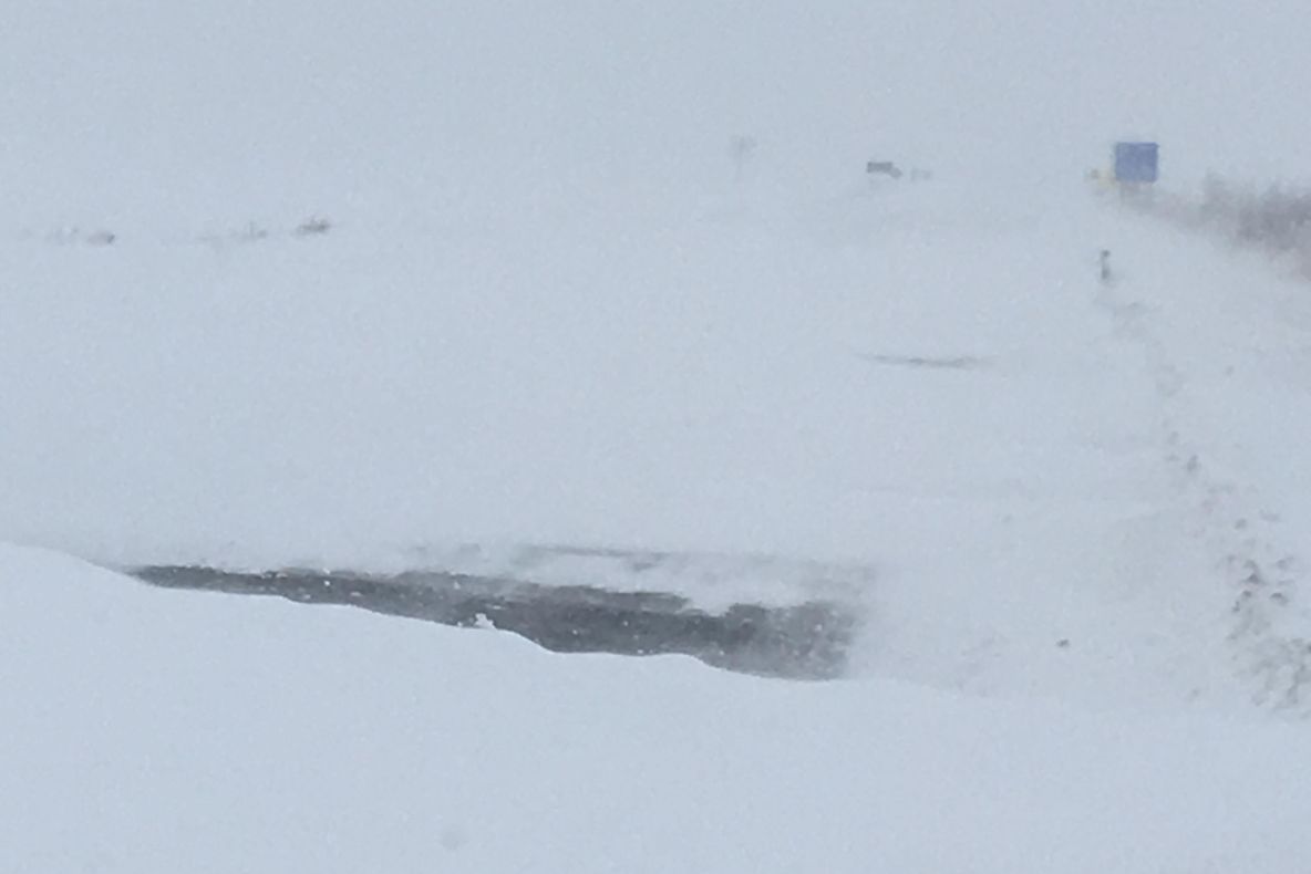 Drum județean blocat de viscol