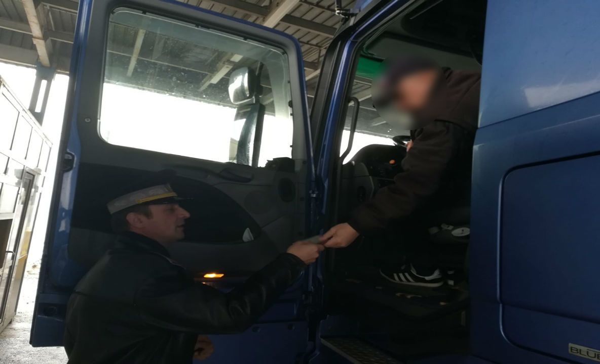 Autocamion radiat din circulație de autoritățile germane, descoperit în P.T.F. Albiţa